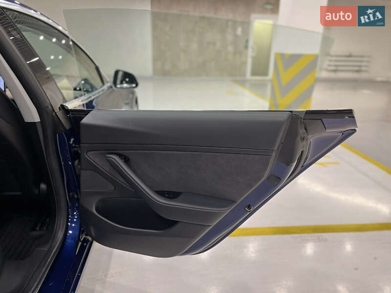 Седан Tesla Model 3 2018 в Києві