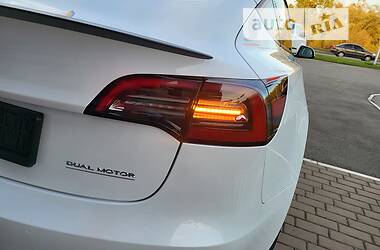 Седан Tesla Model 3 2022 в Києві