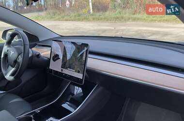 Седан Tesla Model 3 2019 в Черновцах
