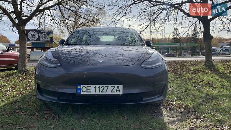 Седан Tesla Model 3 2019 в Чернівцях