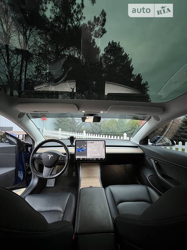 Седан Tesla Model 3 2018 в Дніпрі