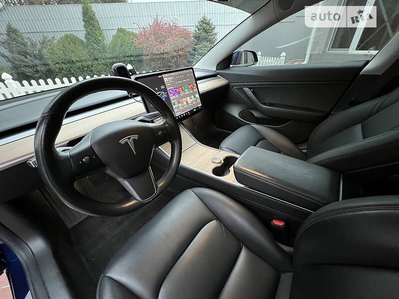 Седан Tesla Model 3 2018 в Дніпрі