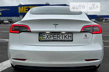 Седан Tesla Model 3 2020 в 