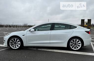 Седан Tesla Model 3 2020 в 