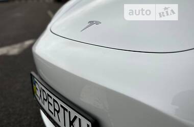Седан Tesla Model 3 2020 в 
