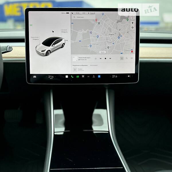 Седан Tesla Model 3 2020 в Ровно