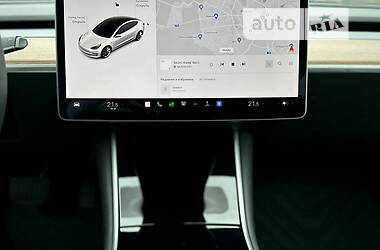 Седан Tesla Model 3 2020 в 