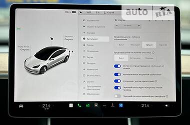 Седан Tesla Model 3 2020 в 