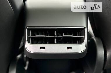Седан Tesla Model 3 2020 в 