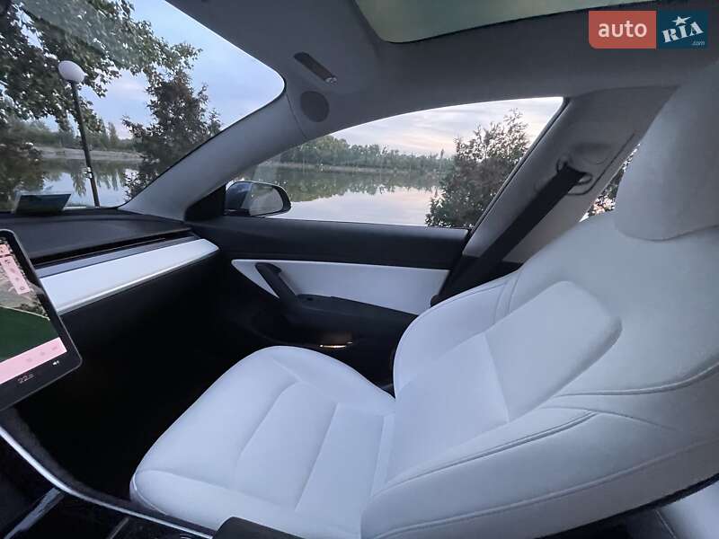 Седан Tesla Model 3 2018 в Кропивницком