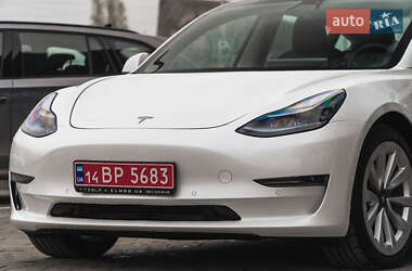 Седан Tesla Model 3 2021 в Ужгороде