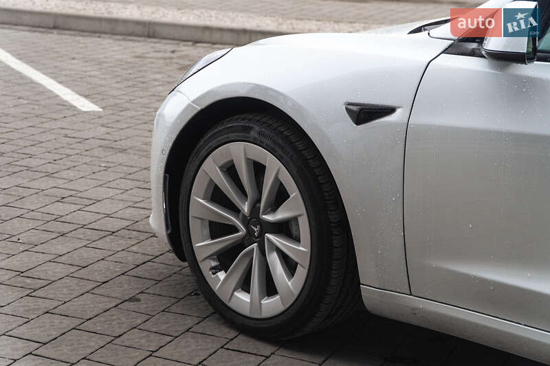 Седан Tesla Model 3 2021 в Ужгороді