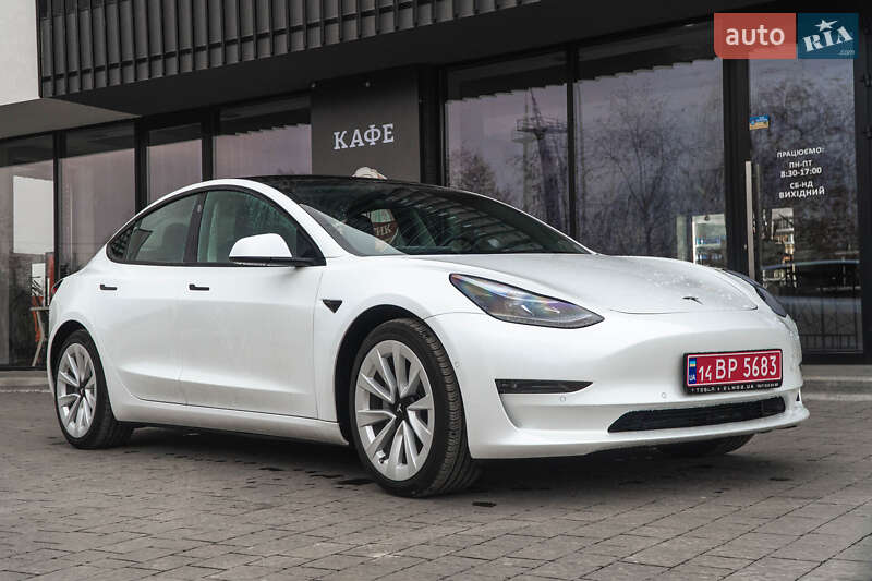 Седан Tesla Model 3 2021 в Ужгороді