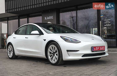 Седан Tesla Model 3 2021 в 