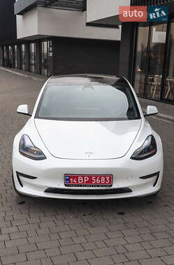 Седан Tesla Model 3 2021 в 
