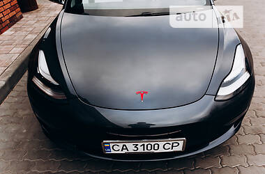 Седан Tesla Model 3 2019 в Черкасах