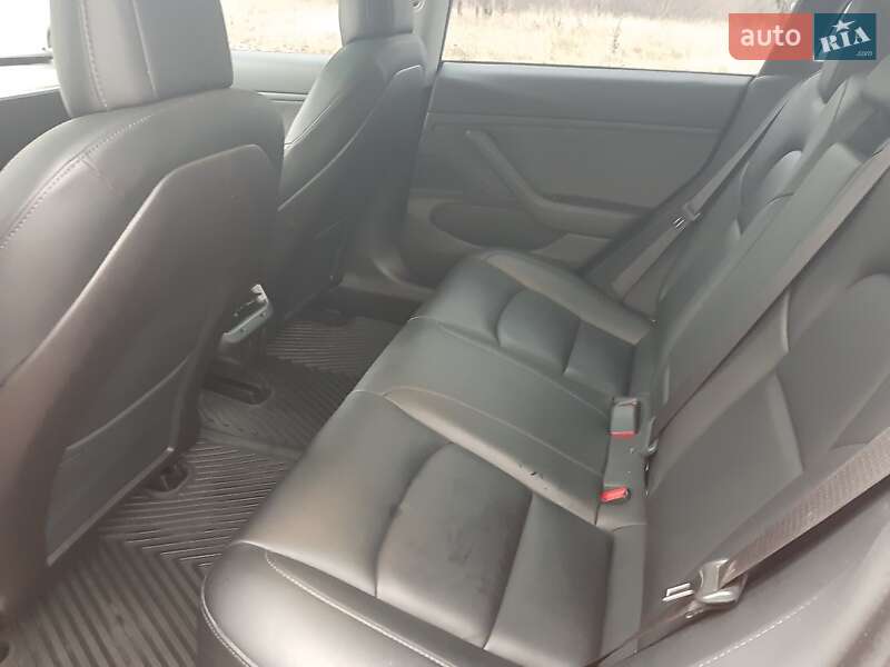 Седан Tesla Model 3 2019 в Дніпрі