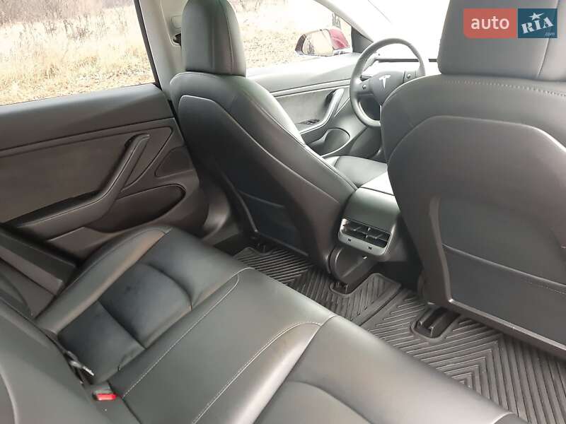 Седан Tesla Model 3 2019 в Дніпрі