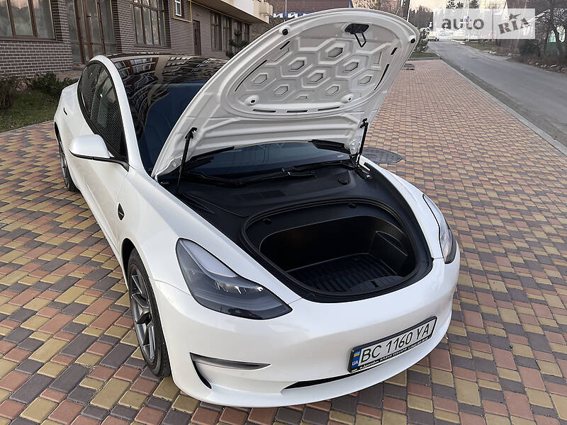 Седан Tesla Model 3 2021 в Львове