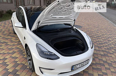 Седан Tesla Model 3 2021 в 