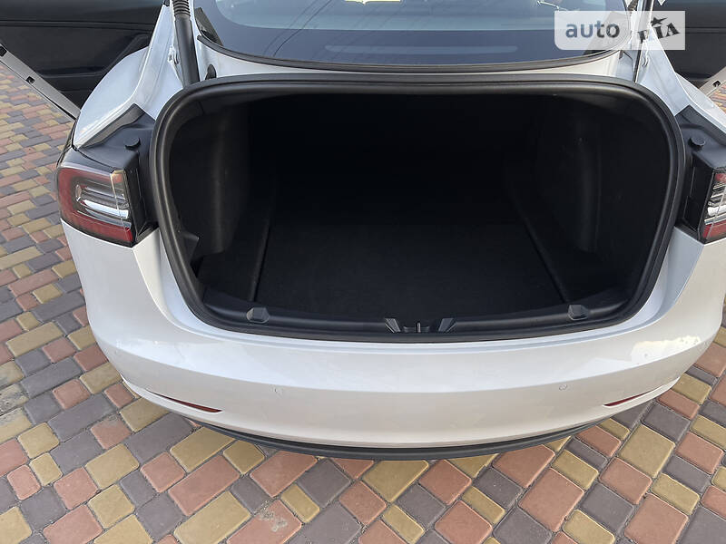 Седан Tesla Model 3 2021 в Львове