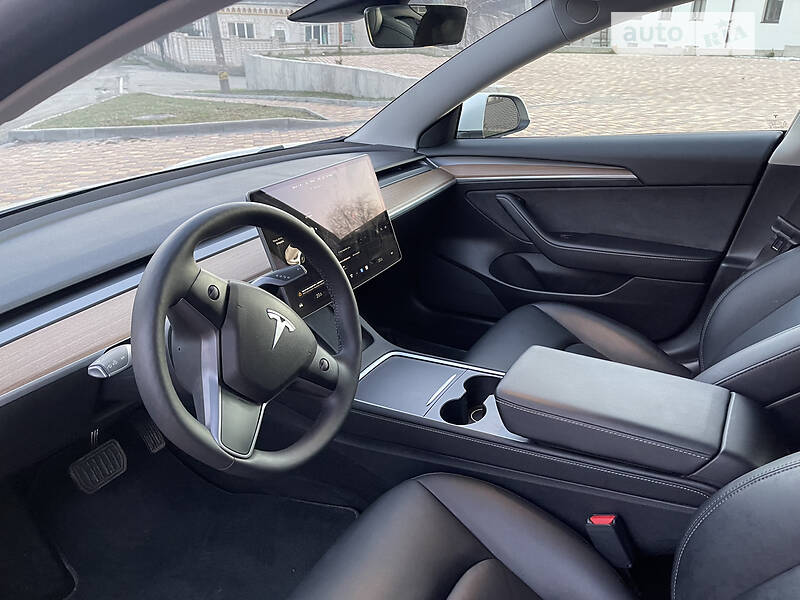 Седан Tesla Model 3 2021 в Львове