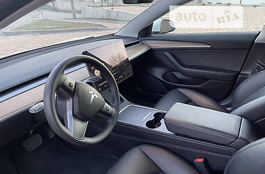 Седан Tesla Model 3 2021 в 