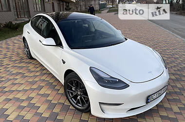Седан Tesla Model 3 2021 в 