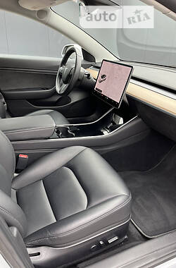 Седан Tesla Model 3 2019 в 