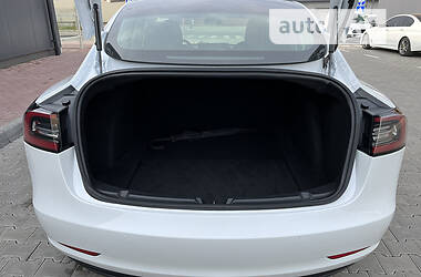 Седан Tesla Model 3 2019 в 