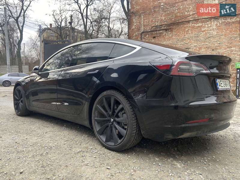 Седан Tesla Model 3 2019 в Дніпрі