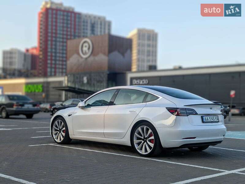 Седан Tesla Model 3 2019 в Киеве
