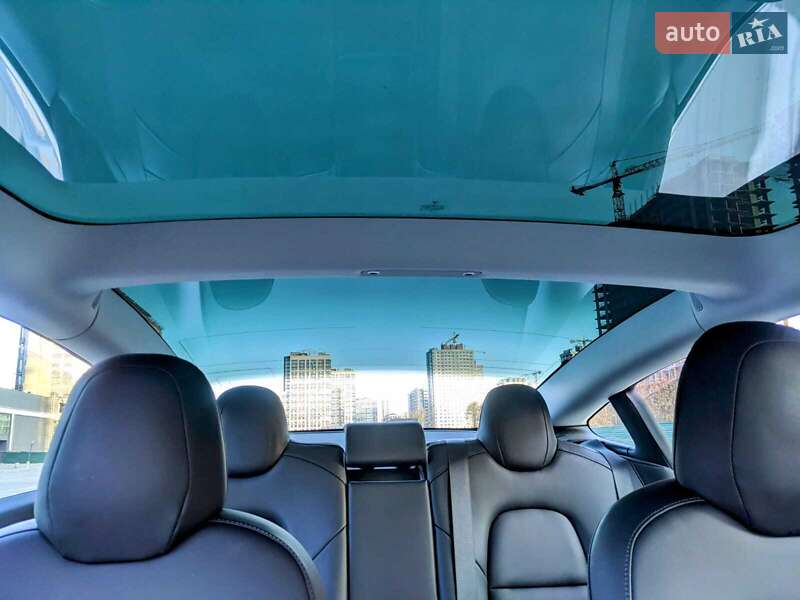 Седан Tesla Model 3 2019 в Киеве