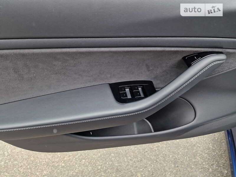 Седан Tesla Model 3 2019 в Киеве