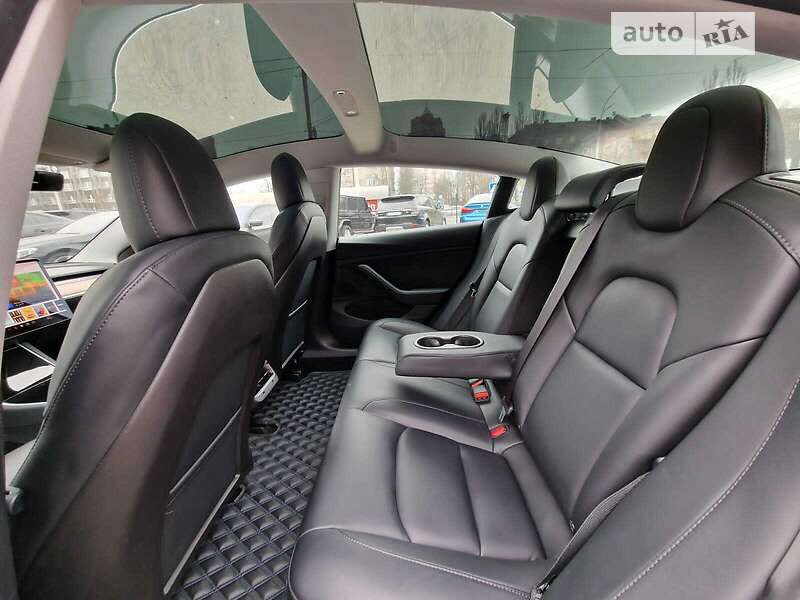 Седан Tesla Model 3 2019 в Киеве