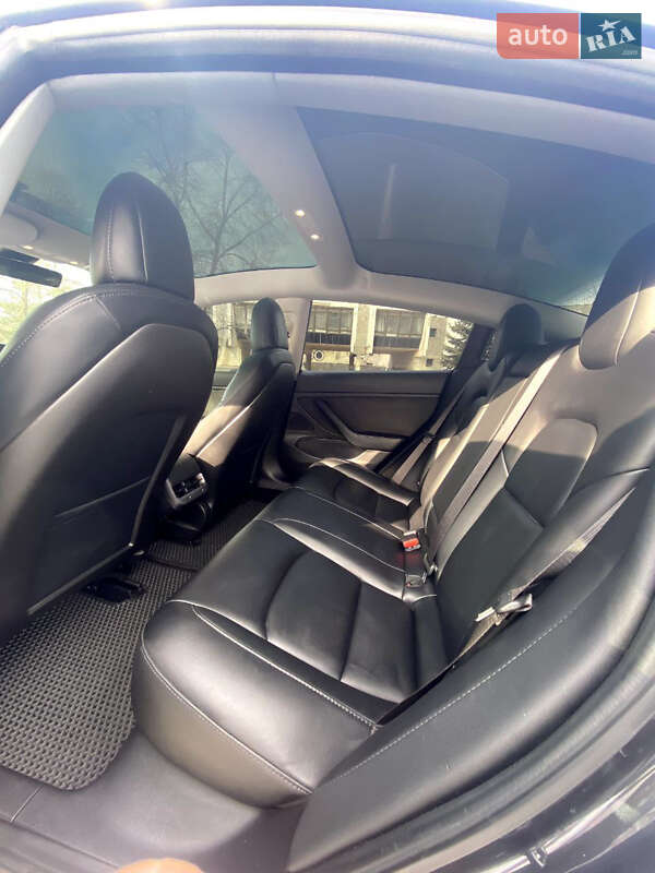 Седан Tesla Model 3 2018 в Дніпрі
