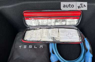 Седан Tesla Model 3 2019 в 