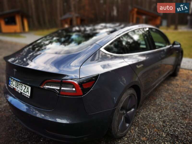 Седан Tesla Model 3 2020 в Ковелі
