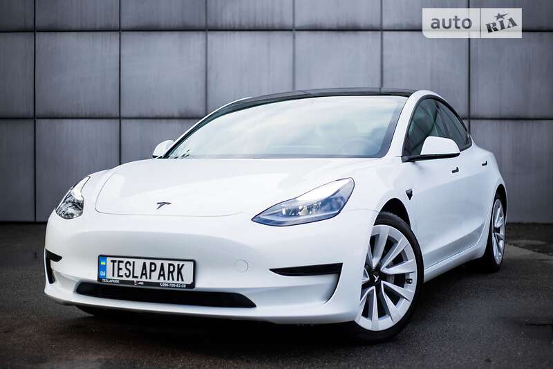 Седан Tesla Model 3 2021 в 