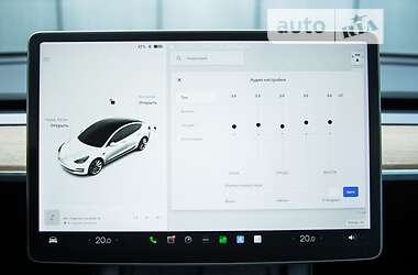 Седан Tesla Model 3 2021 в 
