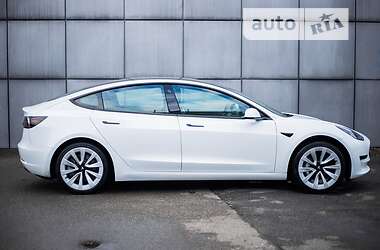 Седан Tesla Model 3 2021 в 
