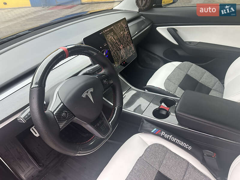 Седан Tesla Model 3 2019 в Кривом Роге