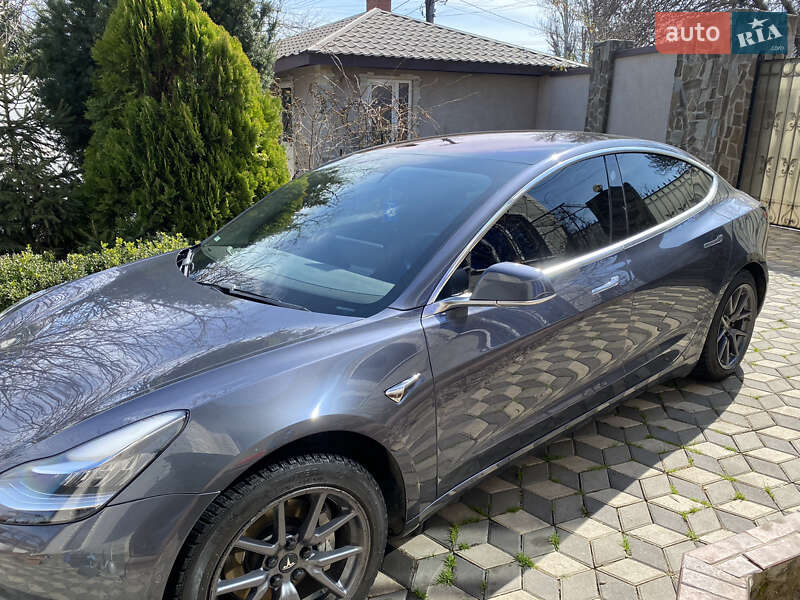 Седан Tesla Model 3 2018 в Одесі