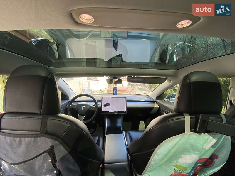 Седан Tesla Model 3 2018 в Одесі