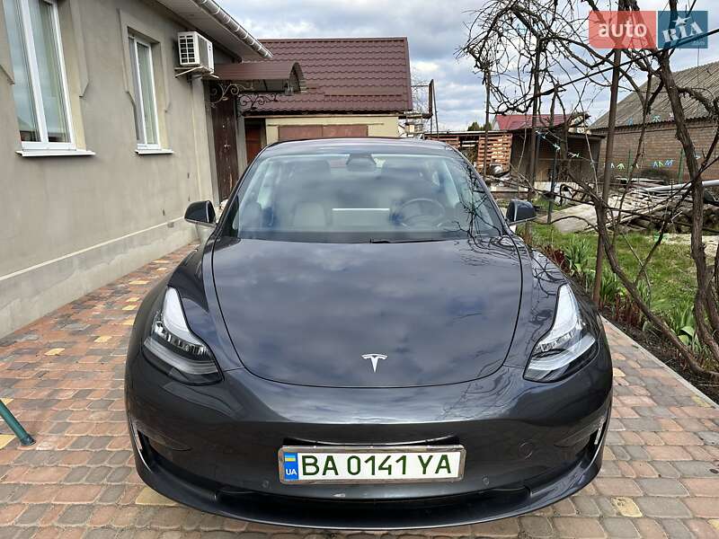 Седан Tesla Model 3 2018 в Кропивницькому фото Седан Tesla Model 3 2018 в Кропивницькому