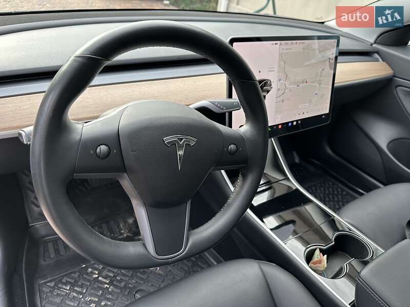 Седан Tesla Model 3 2018 в Кропивницком