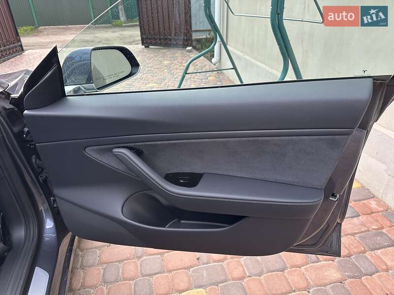 Седан Tesla Model 3 2018 в Кропивницком