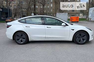 Седан Tesla Model 3 2021 в 