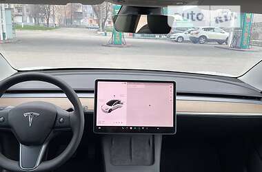 Седан Tesla Model 3 2021 в 