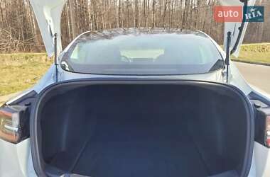 Седан Tesla Model 3 2020 в 